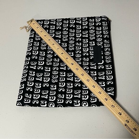 𝅺marc by Marc Jacobs Monogram Laptop Case - Picture 6 of 11